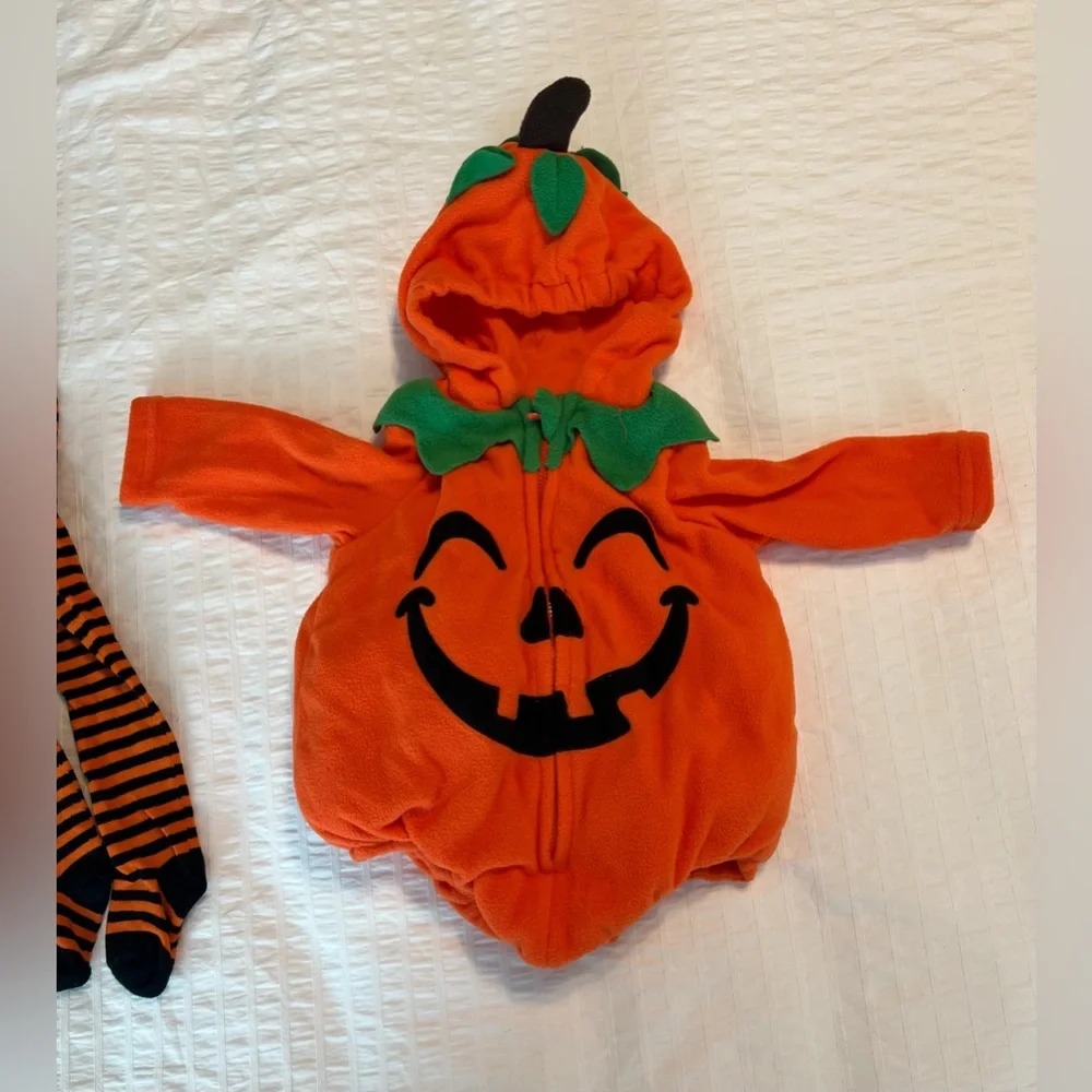 Baby winter Halloween pumpkin costume with striped socks - 6-9 months